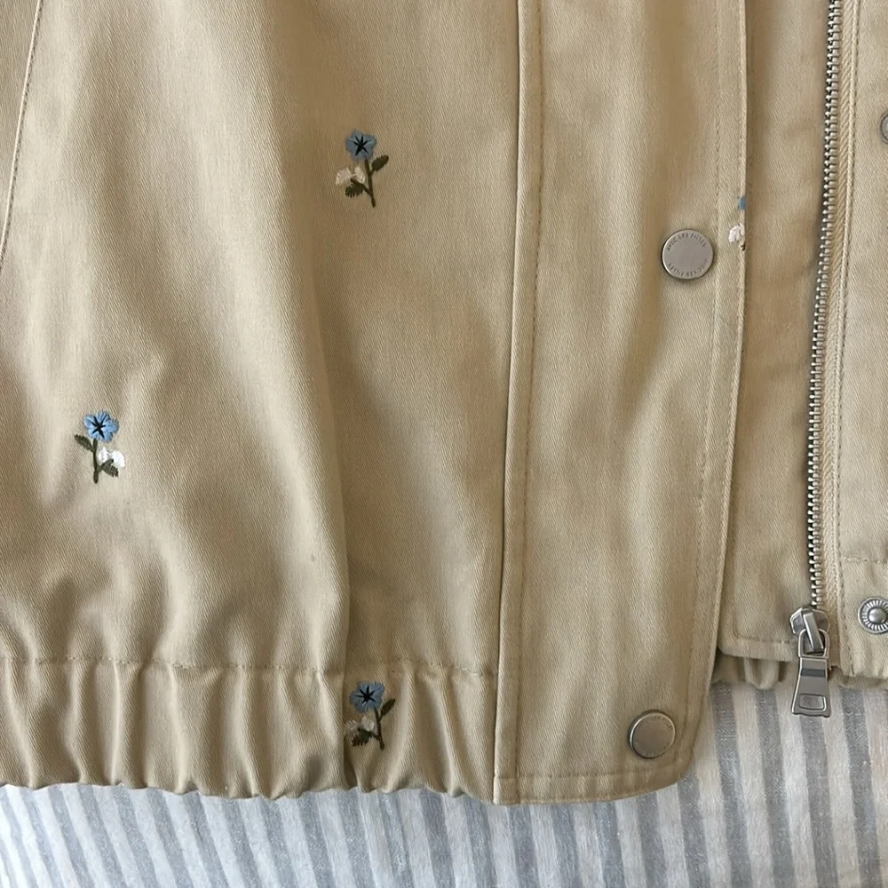 NWT Avec Les Filles Beige Bomber Jacket Floral Embroidery - Picture 2 of 4